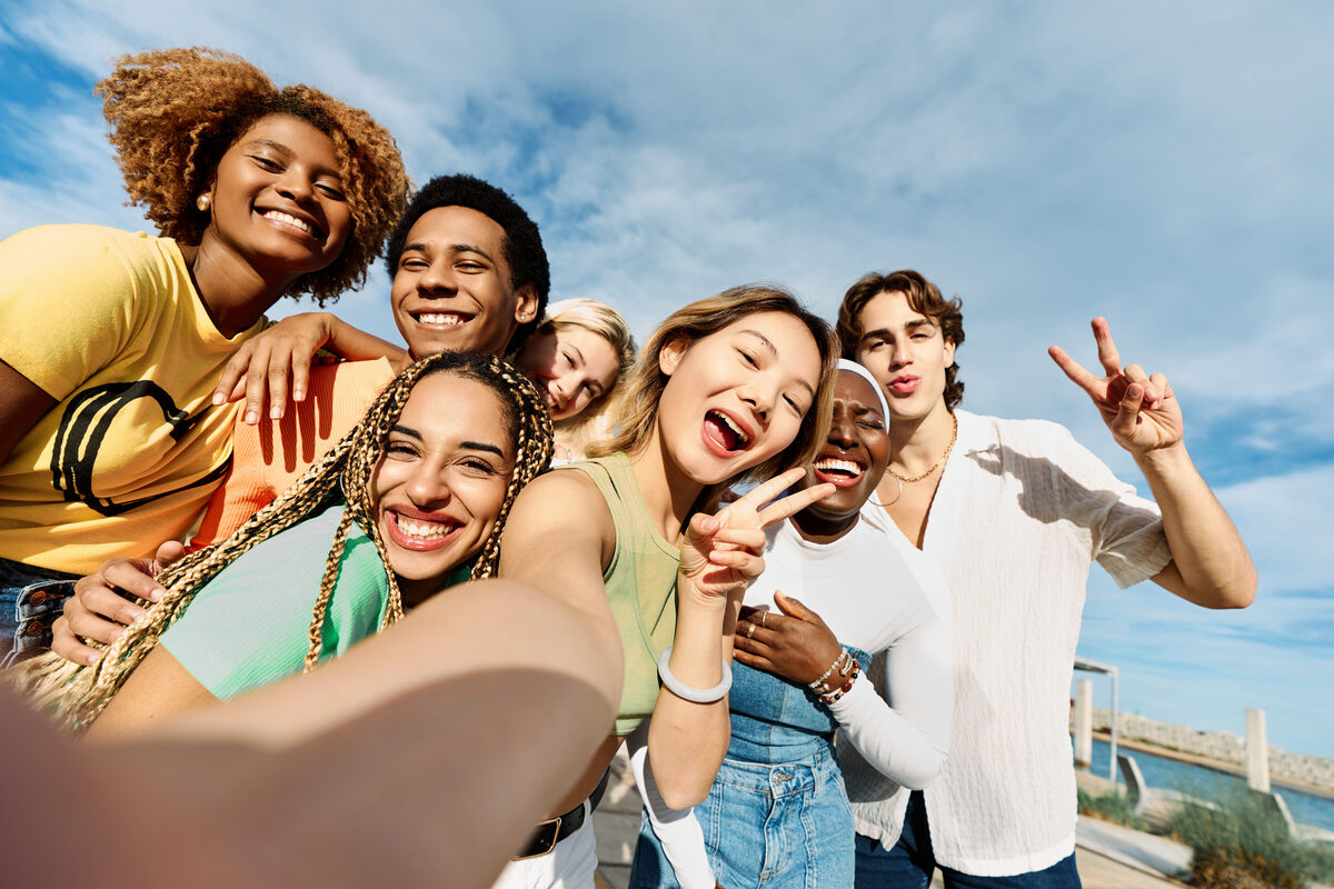 Mains unies de la communauté
