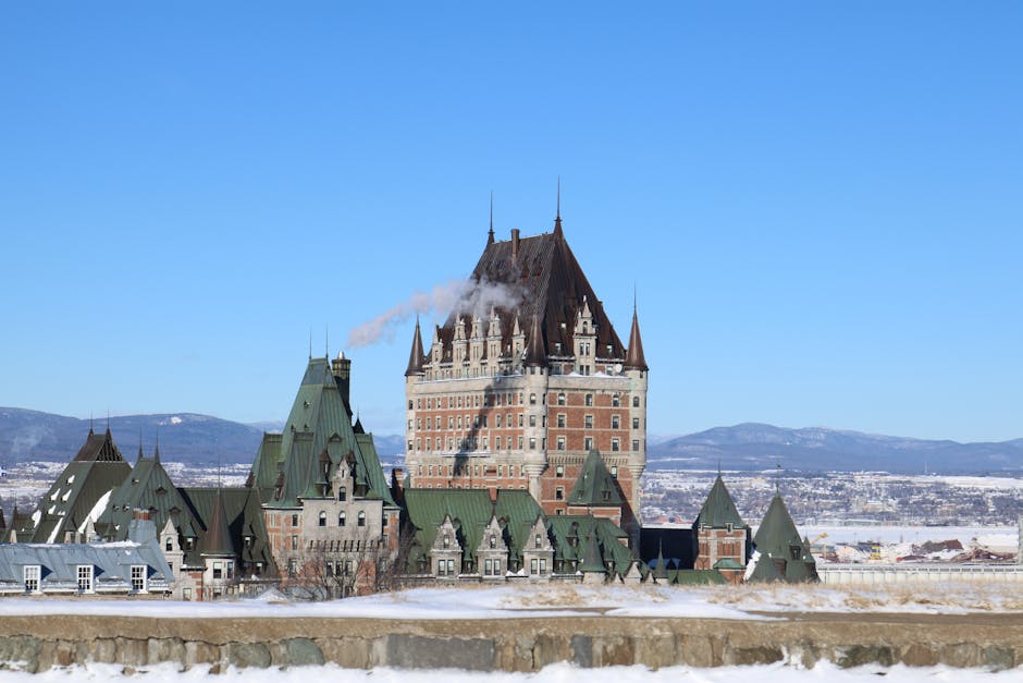 Château Frontenac enneigé à Québec en hiver
